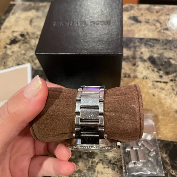 Michael Kors MK5779 Stainless Steel Ladies Watch ⌚️ - Picture 7 of 11